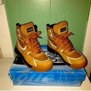 Authentic Vasque Gore-Tex, wheat color, size 8 boot, lightly worn
